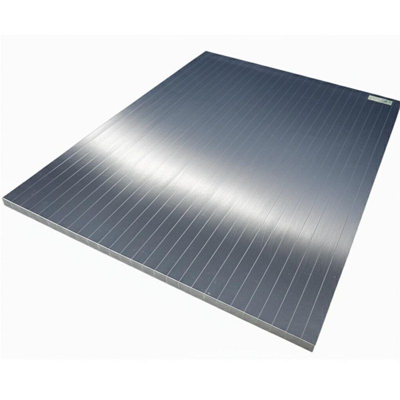 Piastra rivestita in titanio con design a strisce, larghezza 100mm-3000mm, spessore 2-12mm per prestazioni ottimali di rivestimento